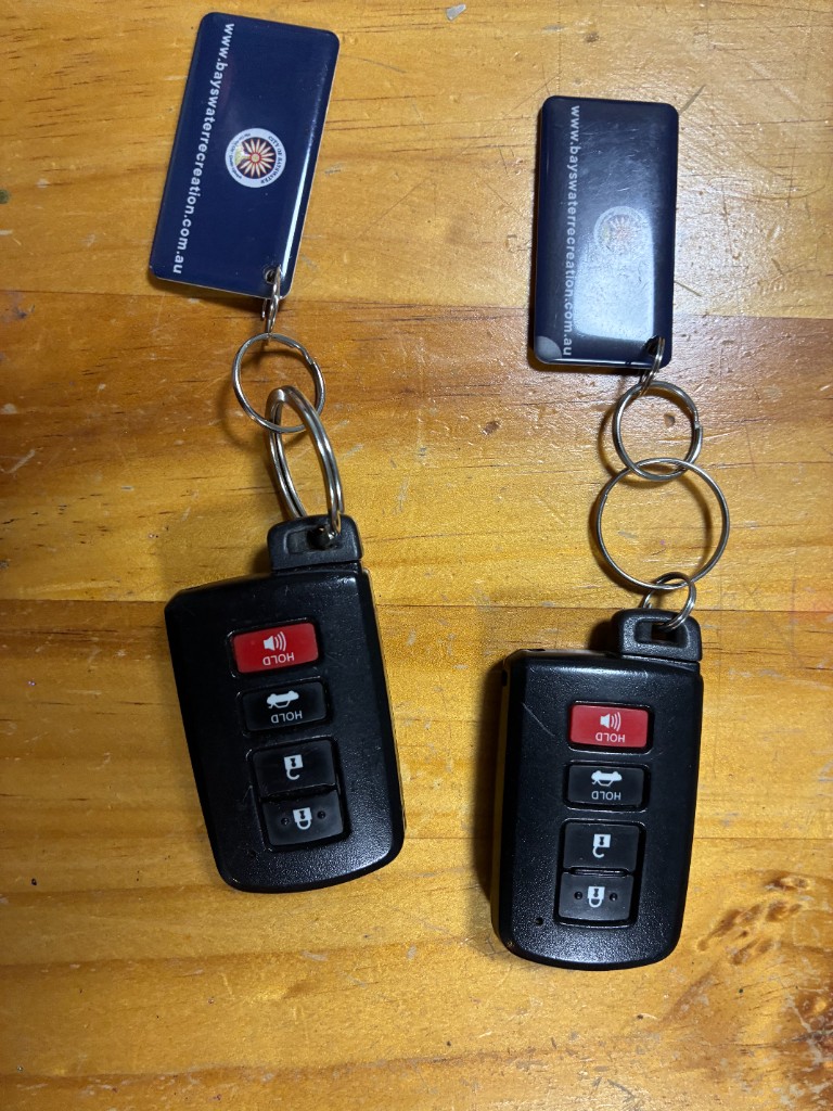 Two remote key sets included