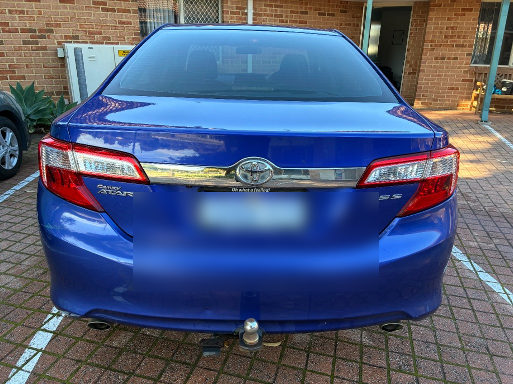 Rear view with tow bar and Atara 2.5 S badge